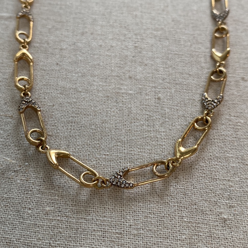 STELLA & DOT SAFETY PIN NECKLACE